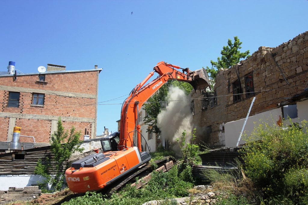 Bayburt, Harabe Binalardan Temizleniyor